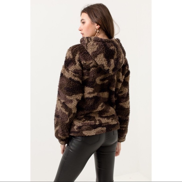 LAST ONE! Camouflage Sherpa Pullover Hoodie - Picture 5 of 5
